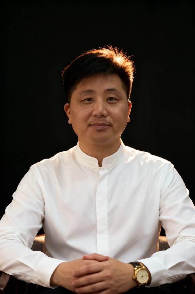 王鎮(zhèn)平（國瓷紅葉畫院研究員）