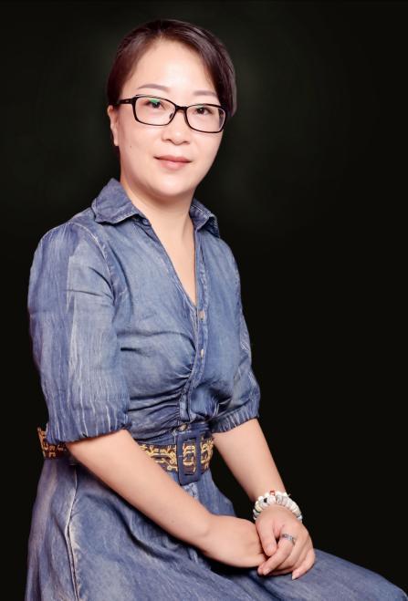 謝婷（國(guó)瓷紅葉畫院研究員）